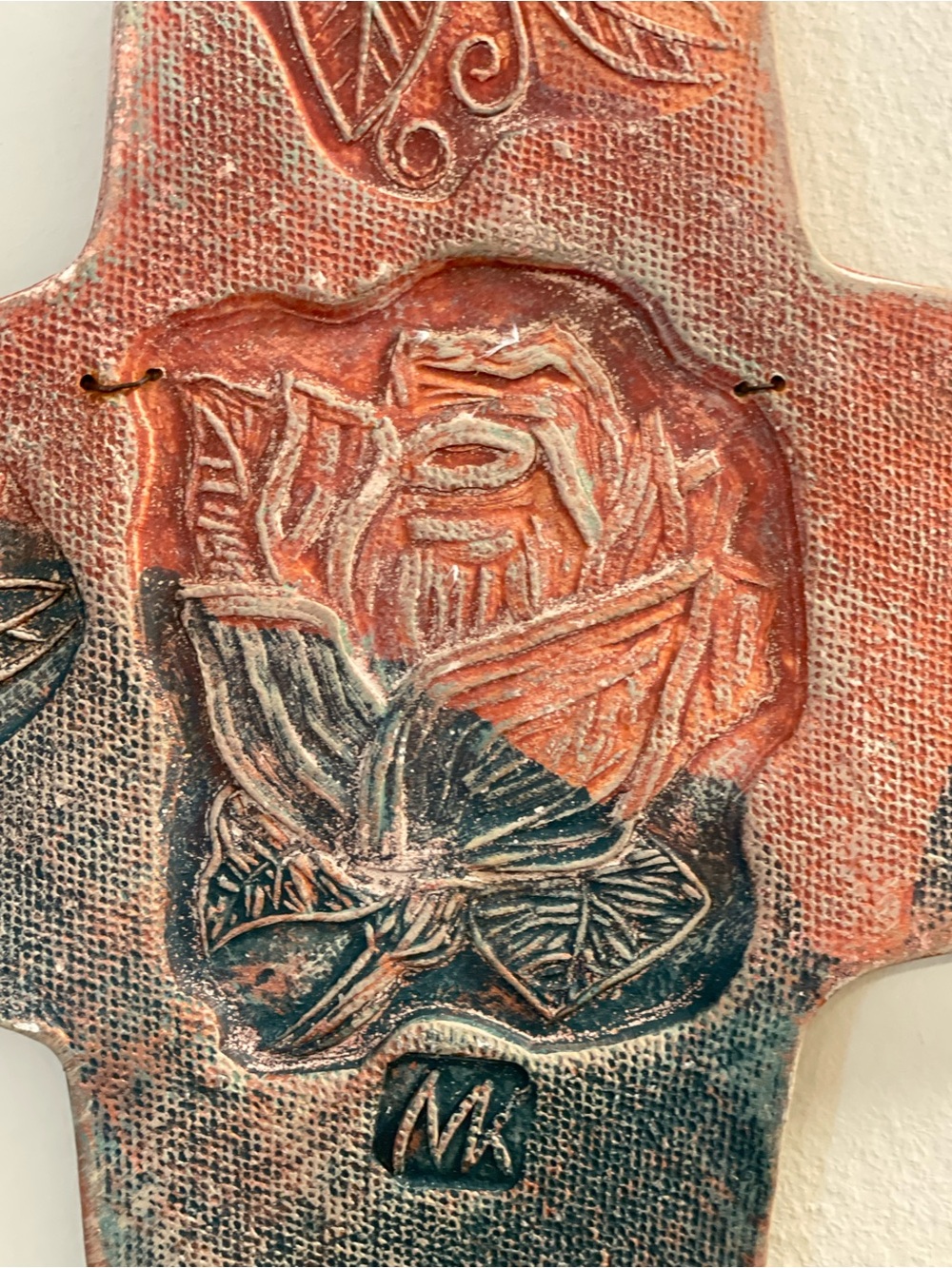 Handmade Studio Pottery Rose Wall Cross Signed MK 11” x 9” - Picture 2 of 8